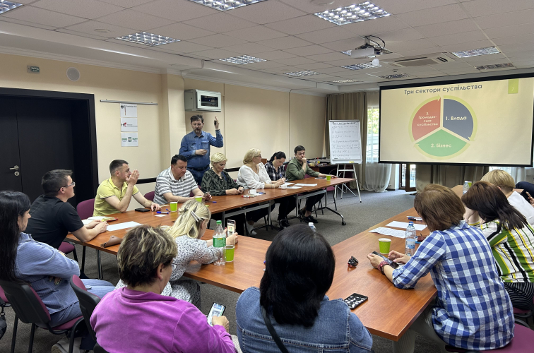 How Local Governments can effectively interact with communities in wartime conditions