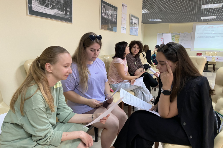 Підготували три десятки сертифікованих  фахівців, що вміють надавати  психологічну підтримку людям, які постраждали від війни.