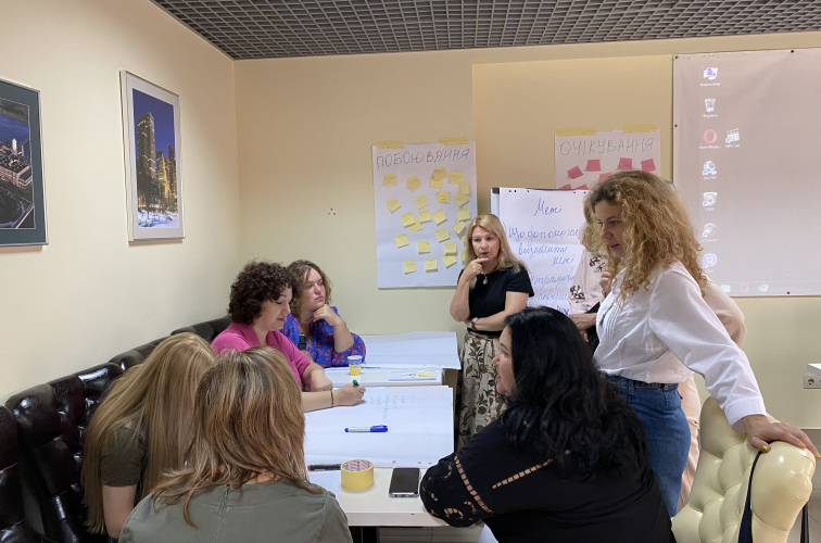 Слухання може бути чудовою формою підтримки для людини, яка перебуває у кризовому стані